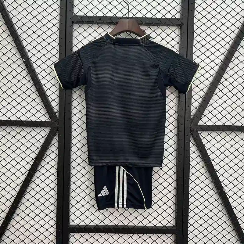 Conjunto infantil Real Madrid 25/26 Alternativa