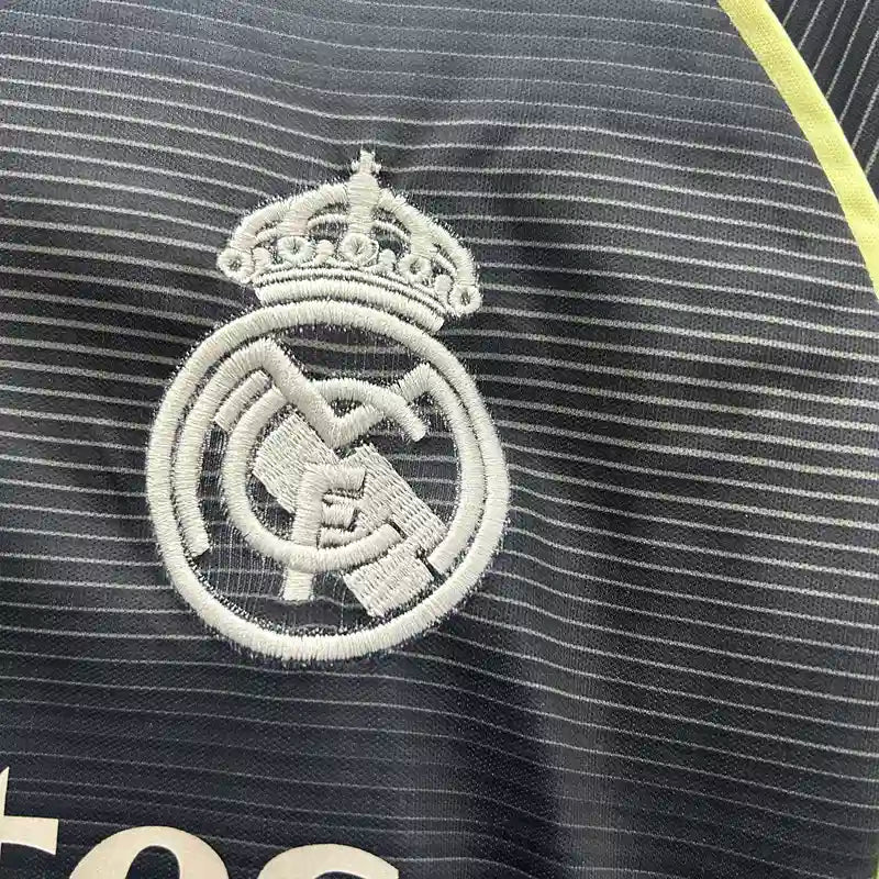 Conjunto infantil Real Madrid 25/26 Alternativa