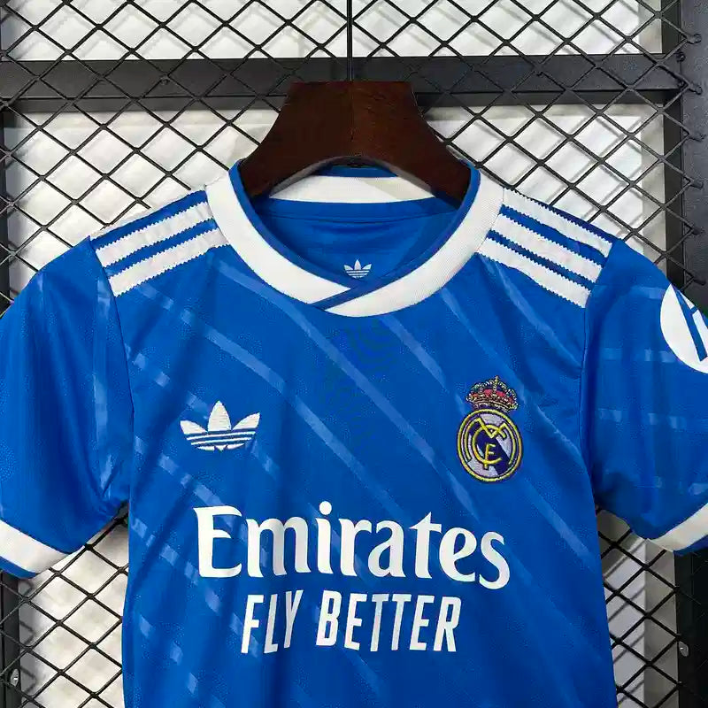 Conjunto infantil Real Madrid 25/26 Alternativa