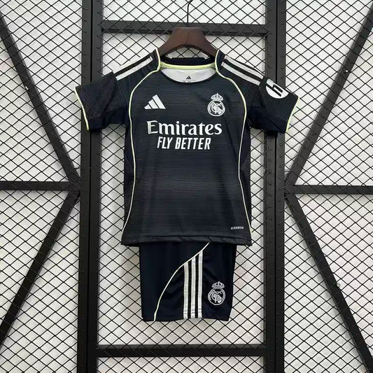 Conjunto infantil Real Madrid 25/26 Alternativa