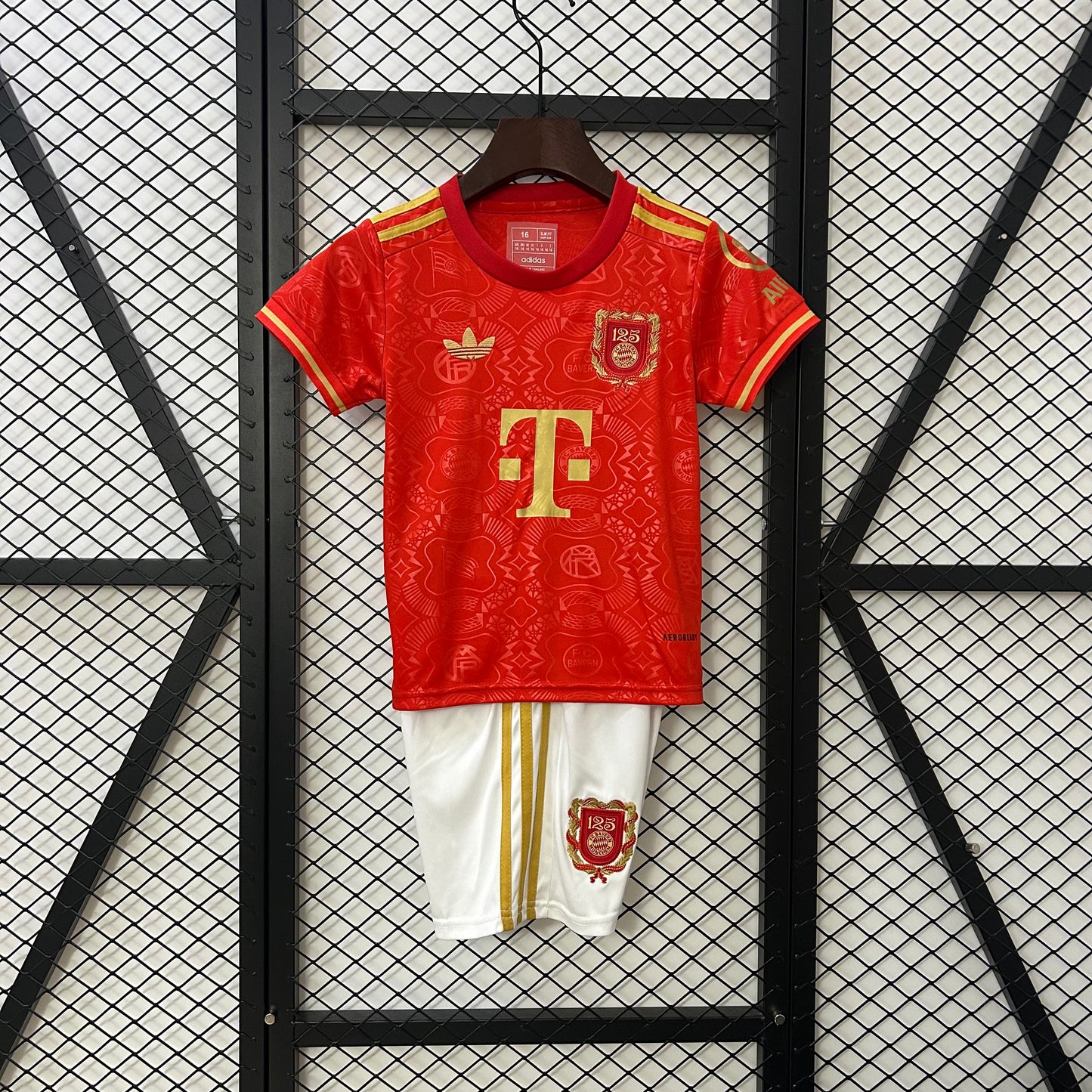 Conjunto Infantil Bayern Munique - 125° Aniversário